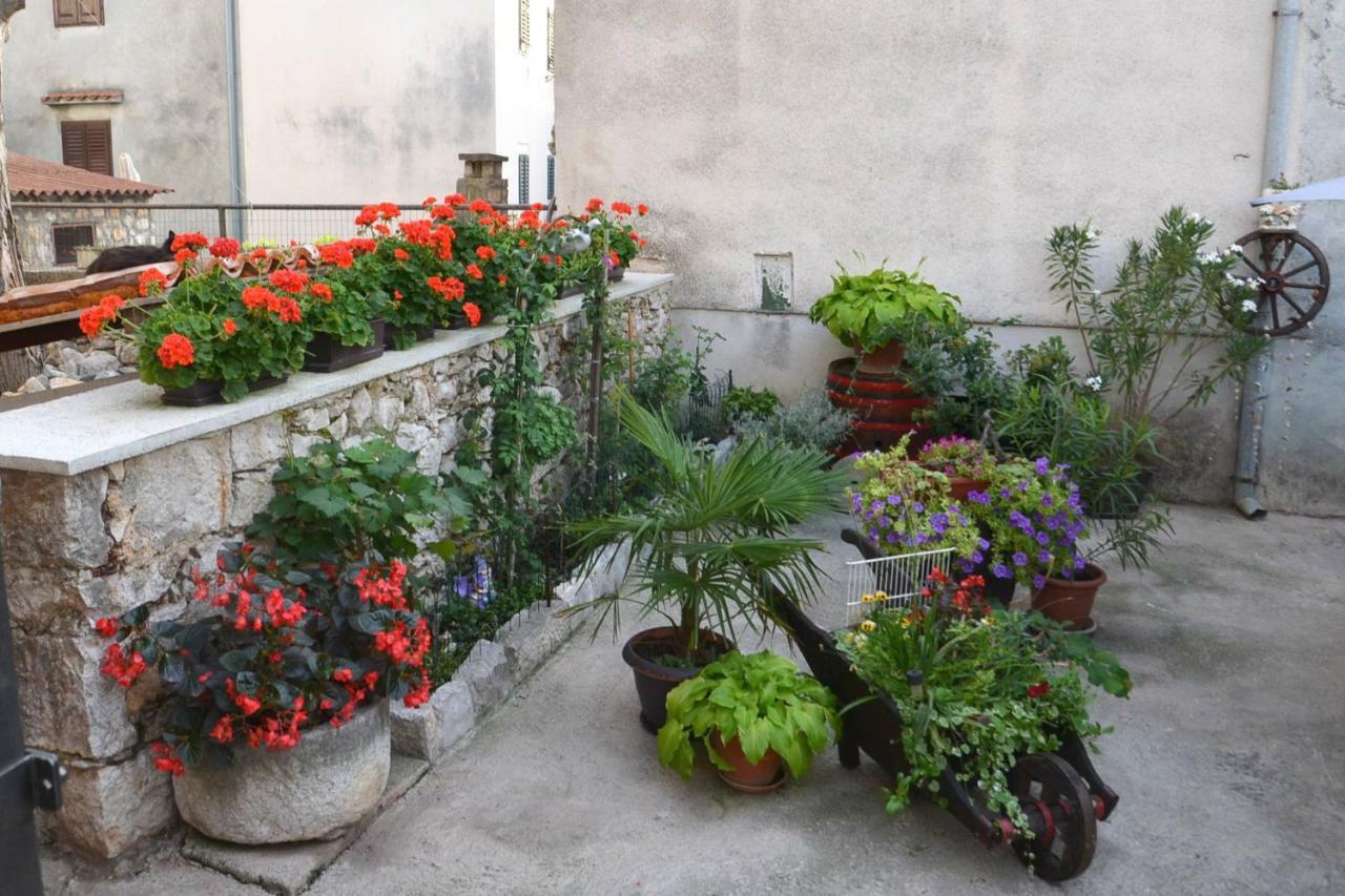 Apartment Lorna & Igor Zuvic Omišalj Dış mekan fotoğraf